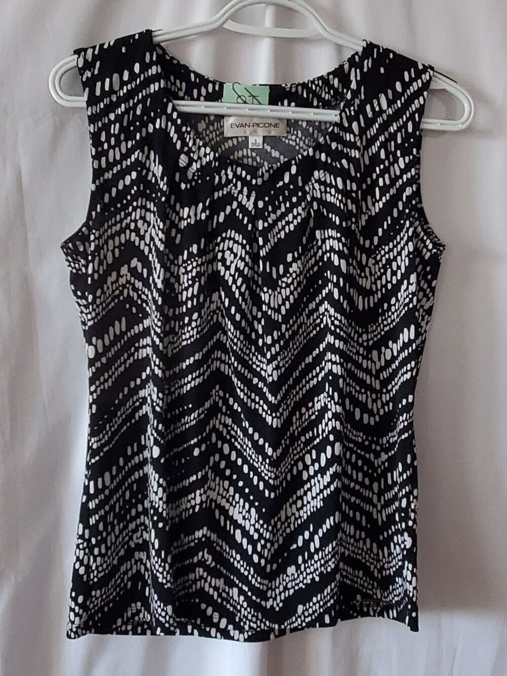 Evan-Picone pleated scoop neck blouse Size: S Excellent pre-owned